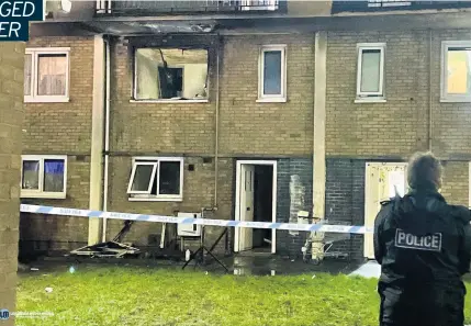  ?? LEICESTER MEDIA ?? INVESTIGAT­ION: A police officer stands outside the fire-damaged flat in Ottawa Road, in the city