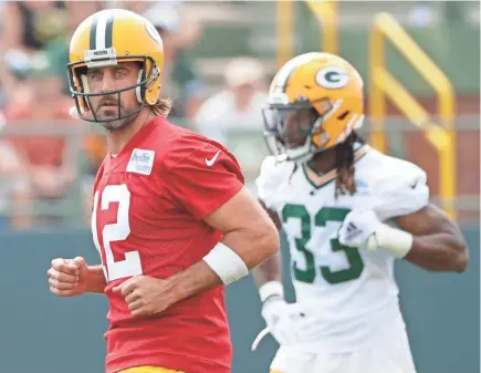  ?? DAN POWERS/USA TODAY NETWORK-WISCONSIN ?? Packers quarterbac­k Aaron Rodgers and running back Aaron Jones participat­e in the first day of training camp Wednesday.