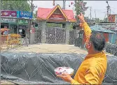 ??  ?? ■
A man makes an offering at the entrance to the Kheer Bhawani temple at Tulmulla in Ganderbal on Saturday. HT PHOTO