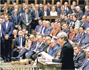  ?? FOTO: AFP ?? ►► La primera ministra, Theresa May en su audiencia de ayer en la Cámara de los Comunes.