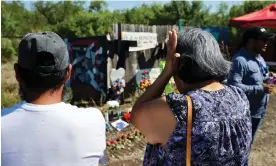  ?? Photograph: Anadolu Agency/Getty Images ?? People visit a memorial for the victims found in a truck in San Antonio, Texas, on Wednesday.