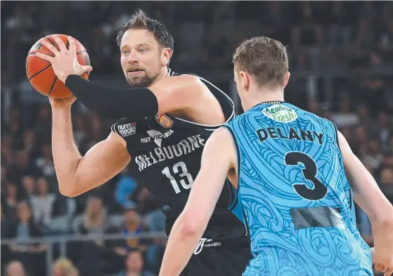  ?? Picture: AAP IMAGE ?? Veteran profession­al David Andersen (left) in action for Melbourne United in the NBL.