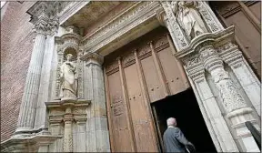  ??  ?? Le fronton de l’église Notre-dame de la Dalbade, à Toulouse.