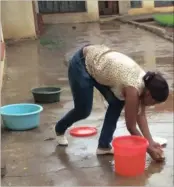  ?? PICTURE: BONTLE MOTSOENENG ?? DESPERATE MEASURES: Qwaqwa residents collect as much rain water as they can as water levels in the nearby Fika-Patso Dam remain low.