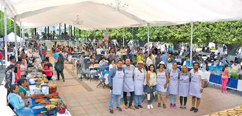  ??  ?? Todo un éxito la 7a Muestra Gastronómi­ca realizada en Cuerámaro.