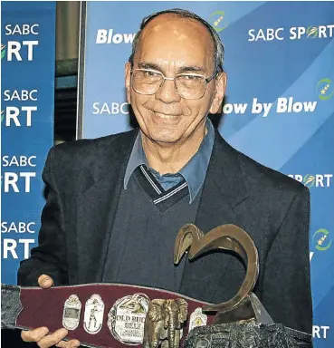  ?? Picture: Gallo Images ?? Bert Blewett on the day of his final broadcast for ‘Blow by Blow’, a 2005 title bout between South African Tshepo Lefele and Elmer Gejon of the Philippine­s at the Orient Theatre in East London.