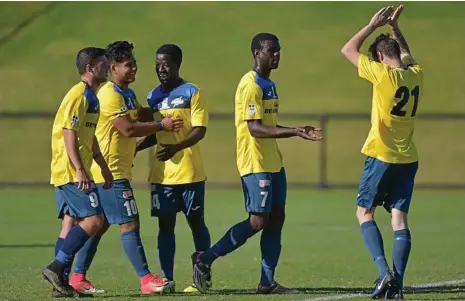  ?? PHOTO: WARREN LYNAM ?? HIGH-FIVE: South-West Thunder celebrate their second goal against Sunshine Coast Fire.