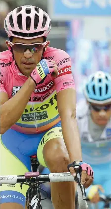  ??  ?? Replica Alberto Contador Velasco, di Pinto (Madrid) ha già conquistat­o il Giro nel 2008 e nel 2011, quest’ultimo successo gli è stato però revocato