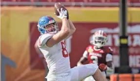  ?? CHRIS O'MEARA/AP ?? Mississipp­i tight end Casey Kelly pulls in a touchdown pass against Indiana during the first half of the Outback Bowl Saturday in Tampa, Fla. The Rebels held off a late Hoosiers comeback to win the Outback Bowl 26-20.