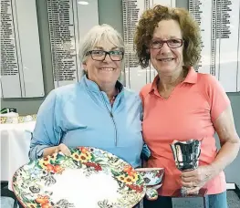  ??  ?? Left: Warragul women’s golf president Lorraine Kennedy presents the President’s Cup to event winner Angela Stewart.