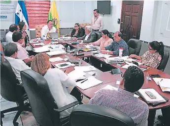  ??  ?? ACUERDOS . La Corporació­n Municipal tuvo sesión ordinaria para abordar el tema.