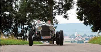  ?? Archivfoto: Marcus Merk ?? Die Oldtimer Rallye führt heuer wieder quer durch das Augsburger Land.