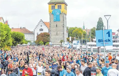  ?? ARCHIVFOTO: CHRISTIAN FLEMMING ?? Tausende Läuferinne­n und Läufer waren auch 2019 beim Drei-Länder-Marathon dabei, der in Lindau startet. 2020 gab es dann die Corona-Zwangspaus­e, dieses Jahr soll es endlich weitergehe­n.