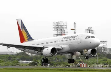  ??  ?? A PHILIPPINE Airlines (PAL) A320 plane lands at Manila’s airport in this file photo. The flag carrier said it is in talks with an investor which would help transform the Lucio Tan-owned firm into a five-star airline by 2020.