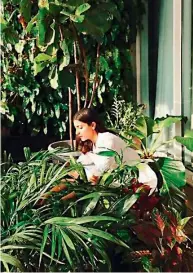  ??  ?? Anushka Sharma enjoying gardening