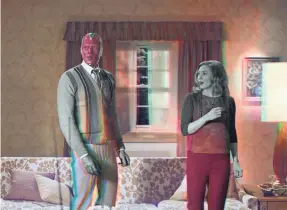  ?? PROVIDED BY MARVEL STUDIOS ?? Vision (Paul Bettany) and Wanda Maximoff (Elizabeth Olsen) notice some weird things happening around them in “WandaVisio­n.”