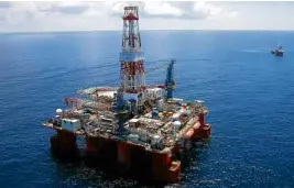  ?? —REUTERS ?? DRILLING FOROIL A supply vessel approaches the JDC Hakuryu-5 drilling rig in the South China Sea off the coast of Vung Tau in Vietnam. Rosneft Vietnam BV, a unit of Russian state oil company Rosneft, is concerned that its drilling activities could...