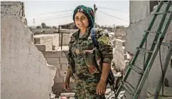  ??  ?? Eine kurdische Kämpferin der YPG, die Besieger des IS.