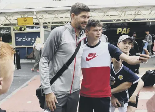  ?? PICTURE: SNS ?? 0 Rangers manager Steven Gerrard poses for a picture with a supporter at Glasgow Airport.