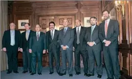  ?? KIM MANRESA ?? Una foto histórica del día que se cerró el pacto, el 28 de abril de 1996