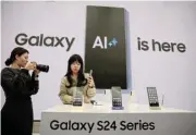  ?? /Reuters ?? Optimistic: Samsung expects mobile and PC makers to place more, better chips in devices as use of AI grows.