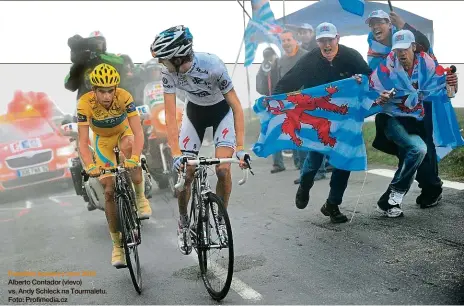  ??  ?? Památný souboj v roce 2010 Alberto Contador (vlevo) vs. Andy Schleck na Tourmaletu. Foto: Profimedia.cz