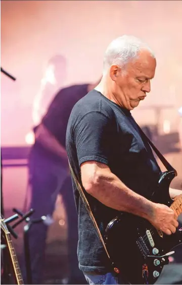  ??  ?? David Gilmour (izquierda) y Roger Waters en el concierto Live 8 en Hyde Park, el 2 de julio de 2005.