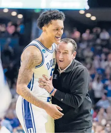  ?? BRYNN ANDERSON/AP ?? Coach Mike Krzyzewski hugs freshman Paolo Banchero after Duke’s win over Michigan State on Sunday.