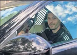  ??  ?? Sergio Canales, a su llegada a la ciudad deportiva.