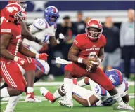  ?? Godofredo A. Vasquez / Houston Chronicle ?? North Shore quarterbac­k Dematrius Davis (9) scrambles out of the pocket against Duncanvill­e during the state 6A Division 1 championsh­ip Dec. 21 at AT&T Stadium in Arlington, Texas. North Shore won 31-17. Davis will play college ball at Auburn.