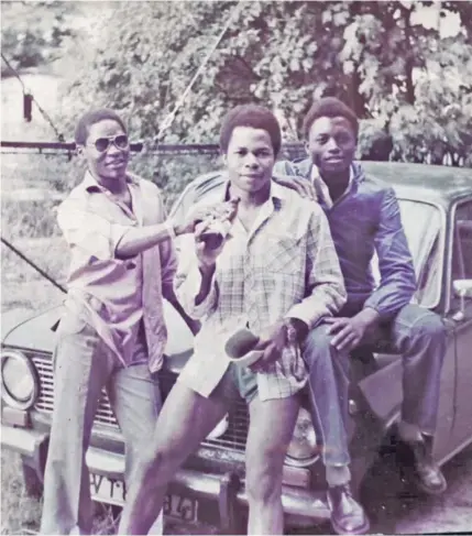  ??  ?? Der Todesfall des Mosambikan­ers Manuel Diogo (links) von 1986 warf viele Fragen auf.