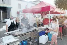  ??  ?? Laurent sera présent pour ceux qui préfère le boeuf gras bazadais élevé à Casteljalo­ux