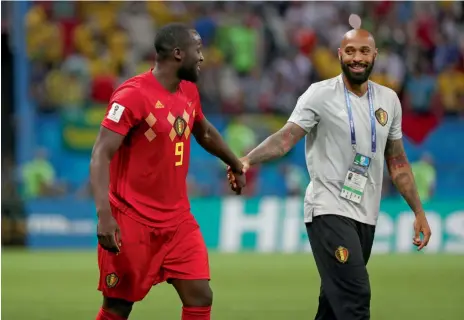  ?? Reuters ?? Romelu Lukaku (left) celebrates with assistant coach Thierry Henry after Belgium defeated Brazil to enter the semifinals. —