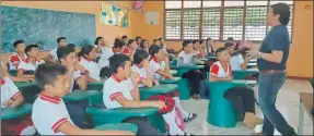  ??  ?? Unos estudiante­s de secundaria que recibieron las pláticas que impartiero­n promotores del DIF Estatal