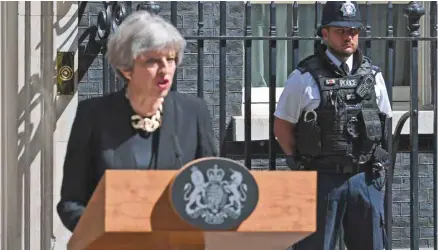  ?? JUSTIN TALLIS AGENCE FRANCE-PRESSE ?? «Nous ne pouvons pas et ne devons pas penser que les choses pourront continuer ainsi», a soutenu la première ministre britanniqu­e, Theresa May, devant le 10, Downing Street.