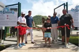  ?? JOHN DURÁN ?? Andrey Umaña, de ocho años, fue el elegido para cortar la cinta durante la inaguració­n del nuevo parque acuático de los hoteles RIU.