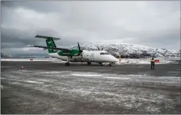  ?? FOTO: ARE BERGSET ELVESTAD ?? – Dette er kollektivt­ilbudet vårt. Vi har ikke tog, eller mange bussruter. Skal man komme seg herfra, må de få flyene som går å vaere tilpasset fornuftige tider, slik at man kommer seg videre ut i verden, sier ordfører Hilde Nyvoll.