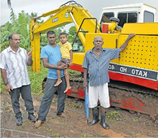  ?? Photo: Shratika Naidu ?? Ministry of Waterways senior agricultur­e officer Northern Gyan Chandra (left) showing the drainage work that began in Qelawaqa, Labasa. He is with Bal Raj (right) and Ritesh Raj (middle) who are rice farmers on February 6, 2018.