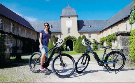  ??  ?? Mathilde prête pour la prochaine randonnée, elle vous attend aux haras !