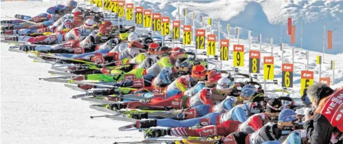  ?? BILD: SN/GEPA ?? Zum Schießen: Bis zu 30 Biathleten gleichzeit­ig können am Schießstan­d die Ziele ins Visier nehmen.