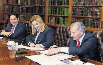  ?? TWITTER@MARUCAMPOS_G ?? El 22 de octubre la gobernador­a firmó un convenio con Gobernació­n de México.