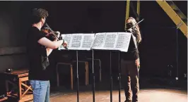  ?? ?? Students perform a violin duet performanc­e at the Idyllwild Arts 2022 Symposium event.