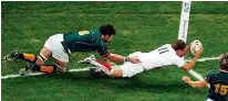  ??  ?? Touch: Cueto’s toe costs England a try in 2007 final