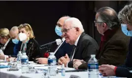  ?? (Photo Sophie Louvet) ?? Les élus, réunis au forum du Casino, ont pris acte du rapport d’orientatio­n budgétaire, celui-ci n’étant pas soumis au vote.