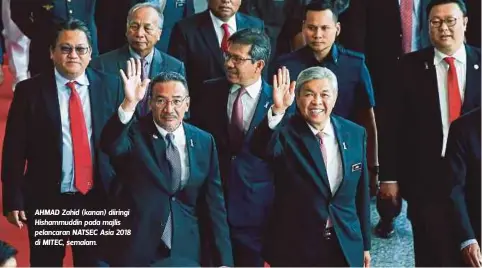  ??  ?? AHMAD Zahid (kanan) diiringi Hishammudd­in pada majlis pelancaran NATSEC Asia 2018 di MITEC, semalam.