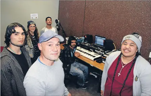  ?? Photo: JOE DAWSON ?? Community music: Youth facilitato­r Pauli Horgan, front, at the music programme he runs for Onehunga youth. He is pictured with, from left: Paul Smith, Emma Kake, 17, Jonno Alexandre, 19, Dylan Alexandre, 20, and Georgina Vakaheketa­ha-Nelisi, 18.