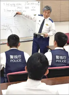  ??  ?? Shigetaka Kai, deputy chief of the Itabashi Police Station in Tokyo, teaches English at the station in April. — Japan News-Yomiuri photo