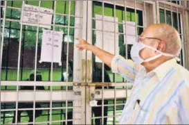  ??  ?? A centre closed due to non-availabili­ty of vaccines, in Jalandhar on Saturday.