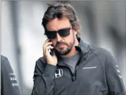  ??  ?? CONCENTRAD­O. Fernando Alonso, ayer en el circuito de Silverston­e.