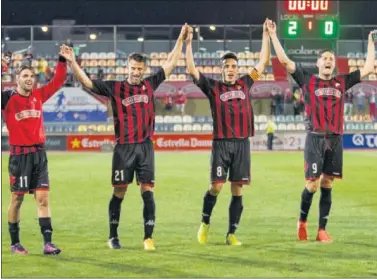  ??  ?? DESPEDIDA. Carbia, Máyor, Folch y Edgar Hernández, tras un partido de hace dos temporadas.